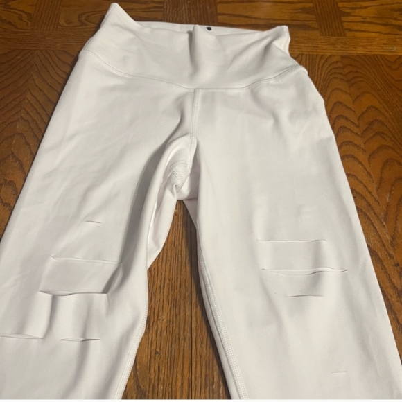 Alo white warrior ripped leggings - Picture 2 of 4